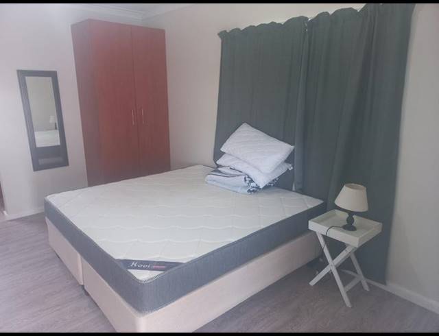 1 BEDROOM PROPERTY TO RENT IN OATLANDS NORTH